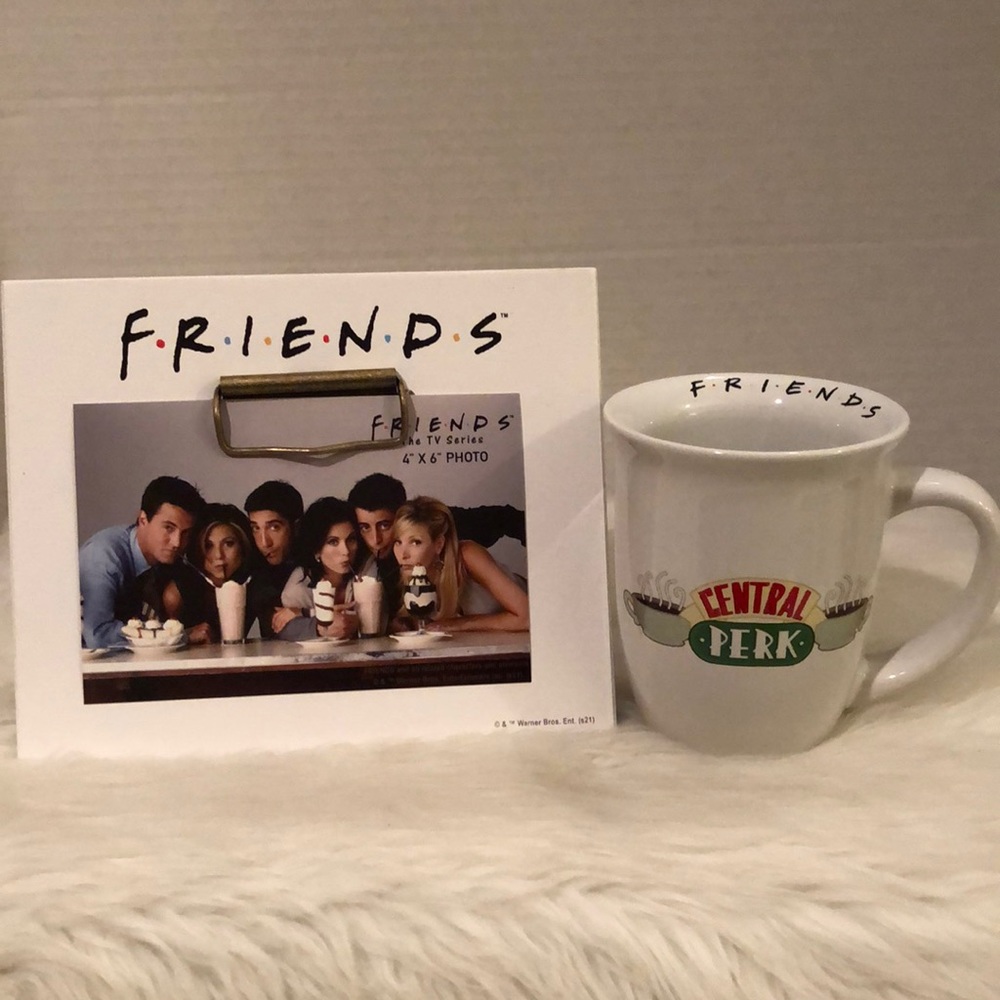 FRIENDS Collector’s Edition 2004 Book, Photo Clip Frame and Coffee Mug - Picture 2 of 12